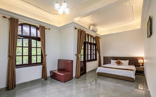 Van Xuan Royal Hotel