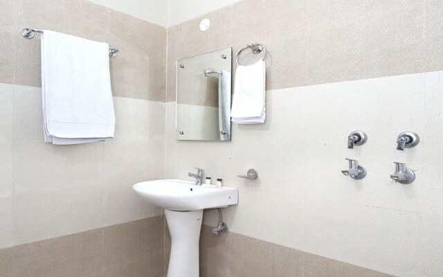 OYO 10070 Hotel Satkar Regency