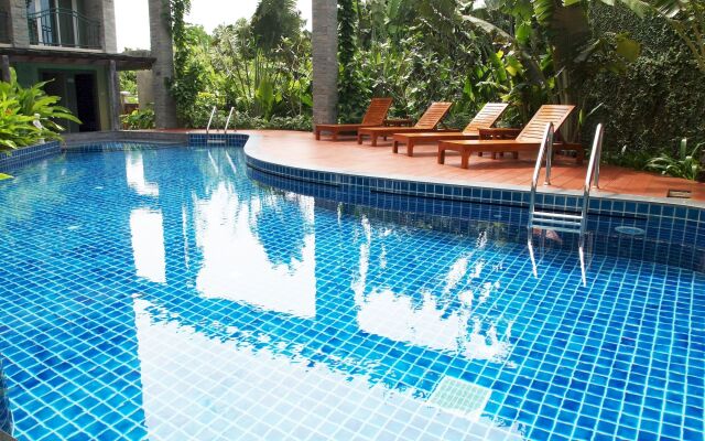 Phuket Ecozy Hotel