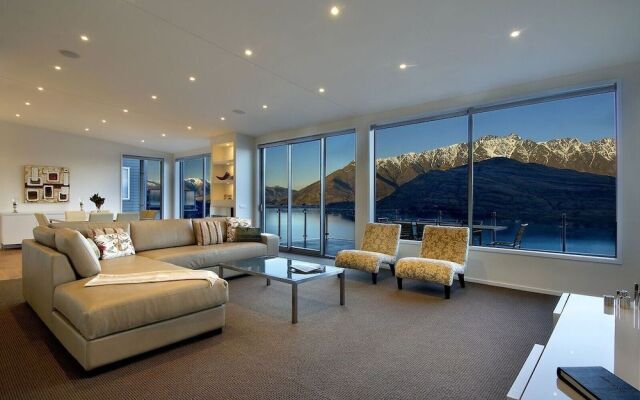 Bel Lago - every room with a lake view