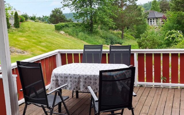 10 Person Holiday Home in Staubø