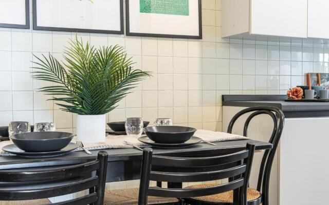 Joivy Sophisticated Flat W/ Desk