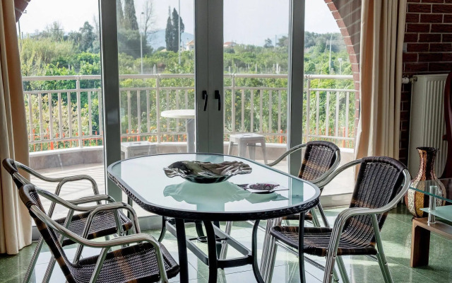 IonionStar Hotel
