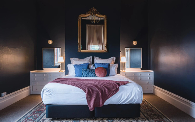 Campbell House – Guest Rooms – Castlemaine