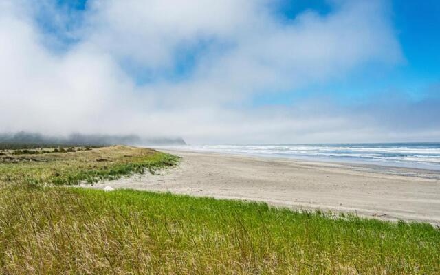 Long Beach Camping Resort Studio Cabin 4