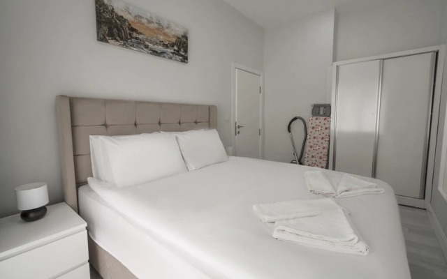 Charming and Central Flat Near Beach in Muratpasa