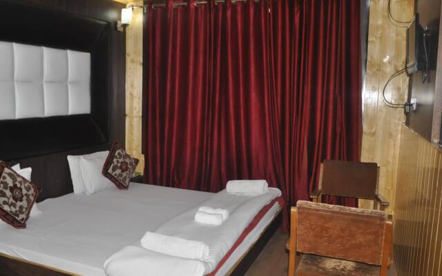 OYO 18872 Hotel Azad