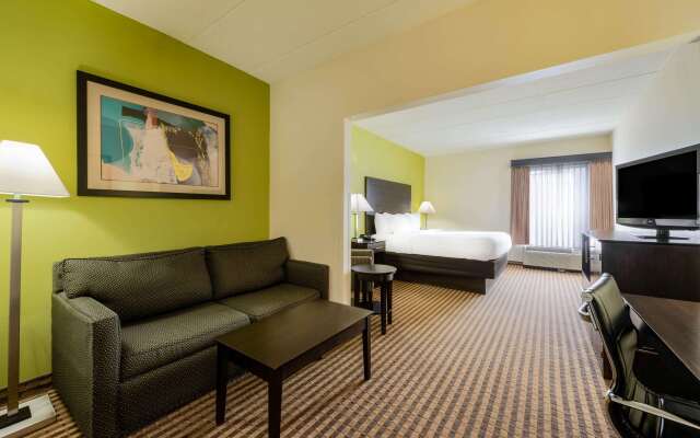 La Quinta Inn & Suites by Wyndham Columbus - Grove City