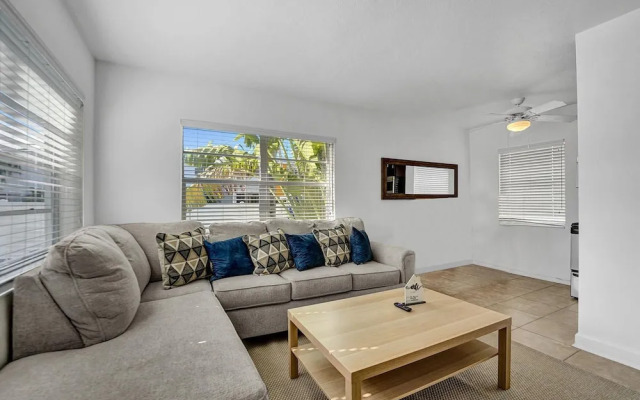 Lovely 1- Bedroom Rental Unit With Pool