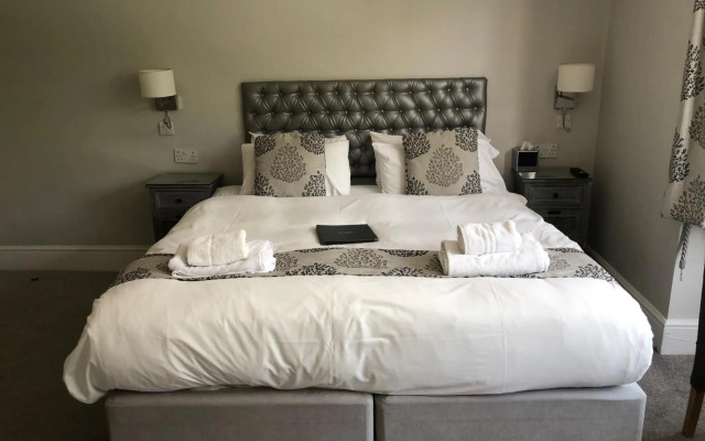 Maple Manor Hotel