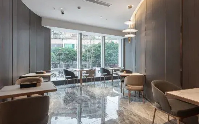 Starway Hotel (Dazhou Luofu Plaza)