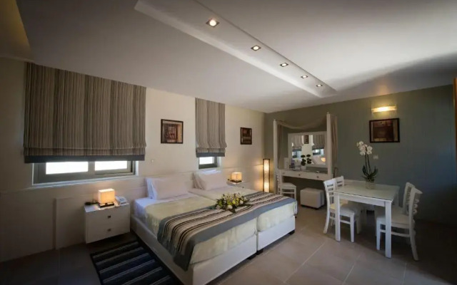 Mantinia Bay Hotel