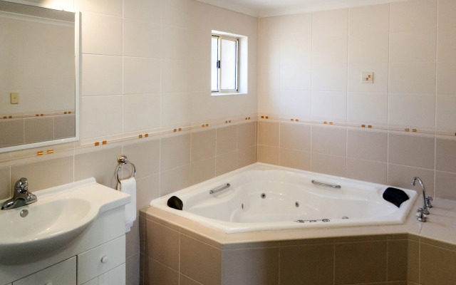 Best Western Plus Ambassador Orange