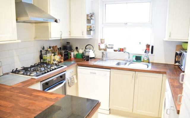 Holloway 3 Bedroom Apartment With Garden