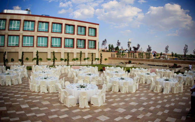 Kronos Hotel