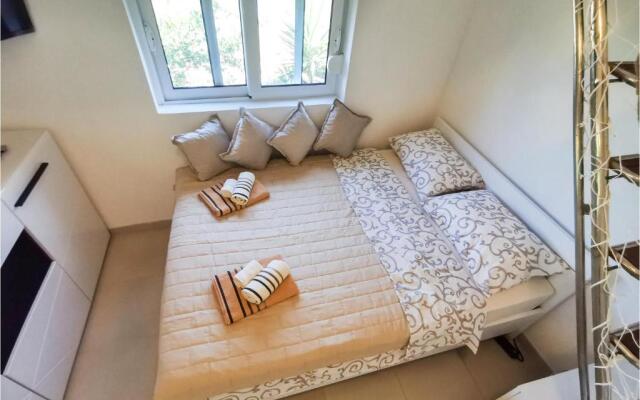 Beautiful apartment in Utjeha with WiFi