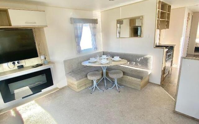 Thorpe Park Cleethorpes Caravan at Lakeside 84