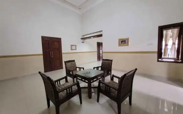 Ndalem Katong Guest House Ponorogo