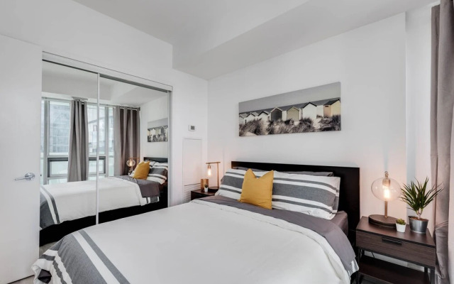 Applewood Suites - York Street Condo