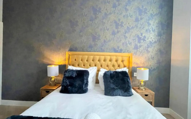 Trendy and Newly Reno'd 1 Bed Nr The Meadows