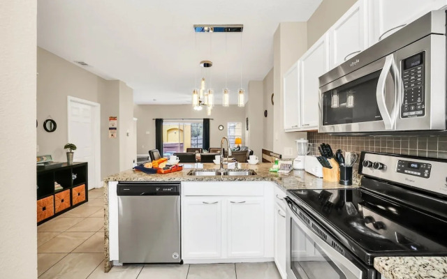 Family Oasis, Cozy Retreat With Bunk Room