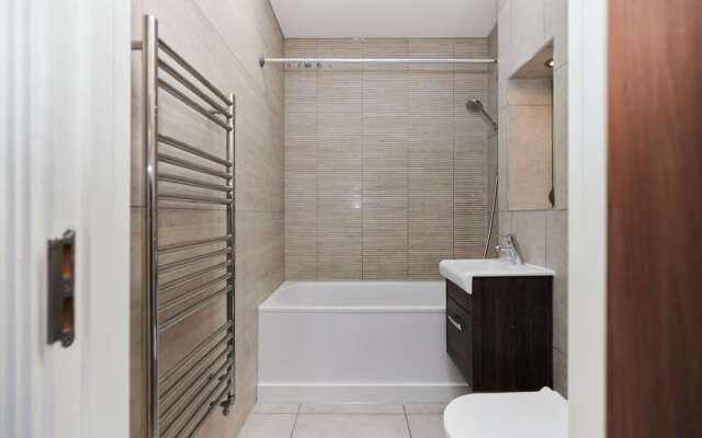 The Wembley Hideaway - Bright 2bdr Flat