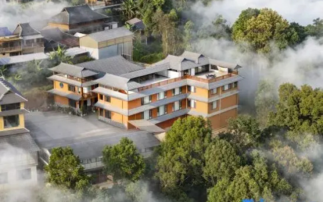 Sea of Clouds at Sun | Leisure and Holiday Courtyard