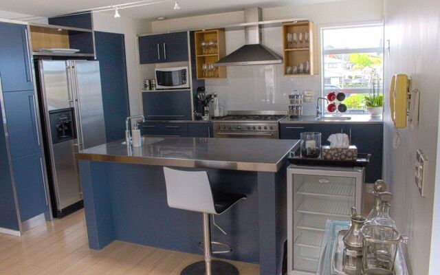 Ultimate Luxury on Lake Terrace