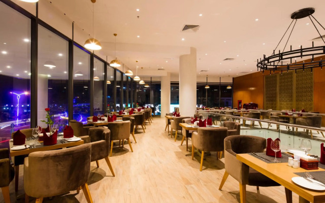 Starcity Hotel & Condotel Beachfront Nha Trang