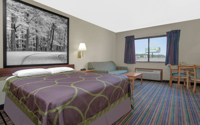 Super 8 by Wyndham Evansville East
