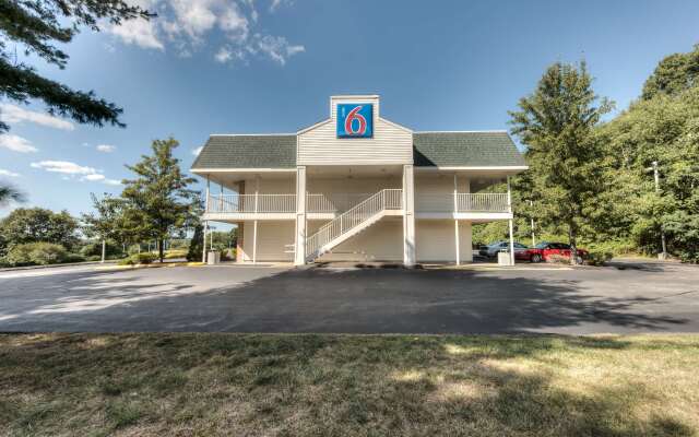 Motel 6 Niantic, CT - New London