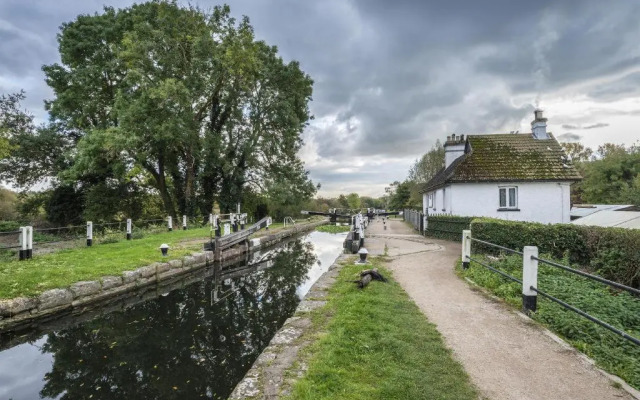 Swan Inn, Heathrow Airport