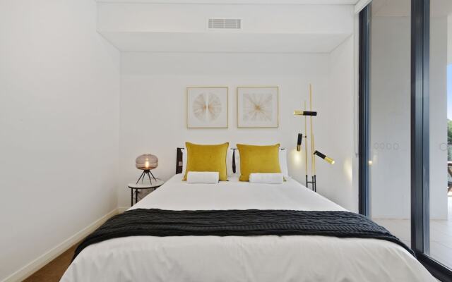 HomeHotel-Waterside Luxury & New Residences