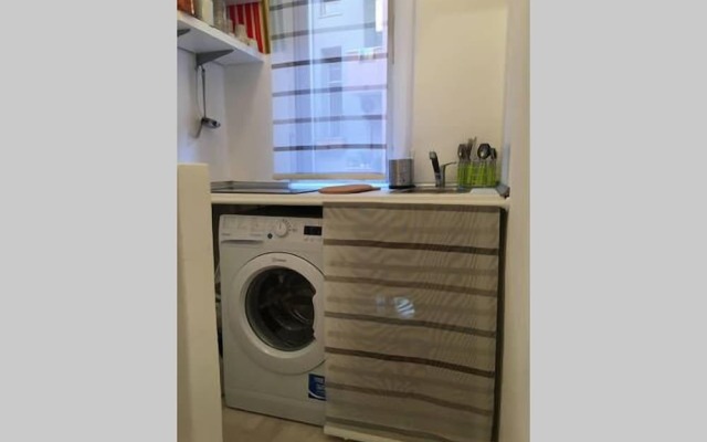 Superb White Flat