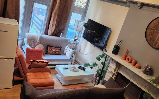 Charming Victorian Apartment in Central Wolverhampton