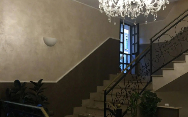Metropolis Rooms & Services