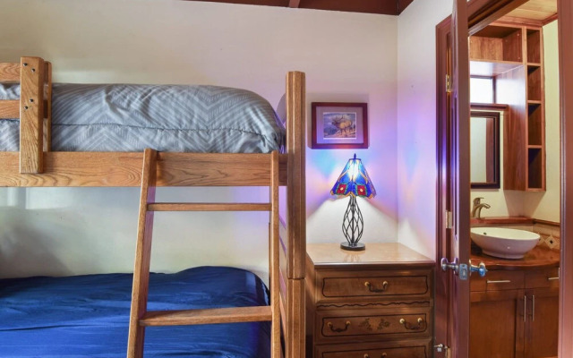 Tahoe City Getaway Minutes From Lake and Activities