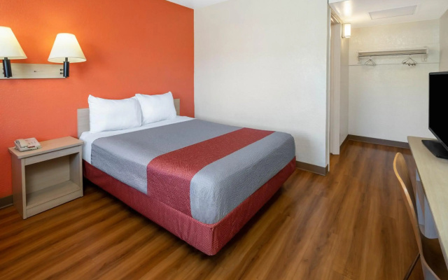 Motel 6 Riverside West - Jurupa Valley