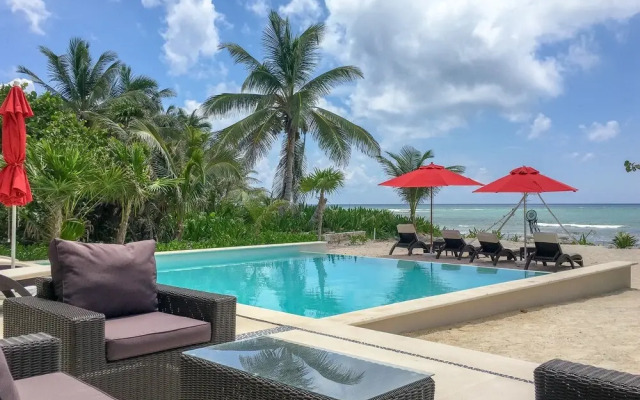 Luxury Home near Ocean by Olahola