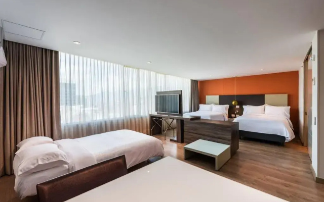 Holiday Inn Express & Suites Medellin