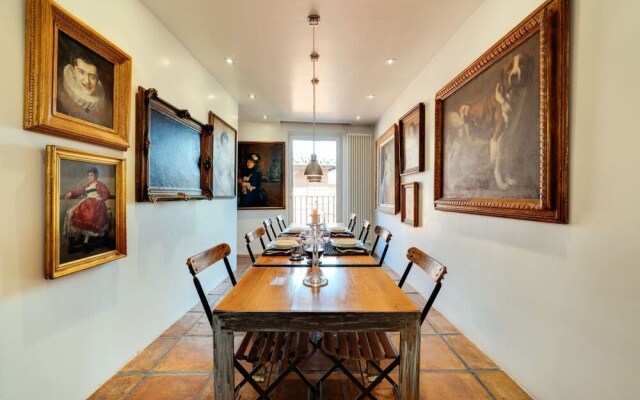 Luxury Art Apt With Terrace in Trastevere, Serviced by Hostmaker