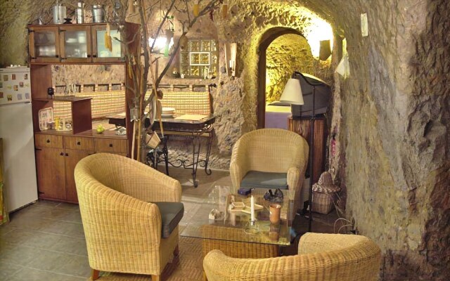 Casa Cueva Las Margaritas