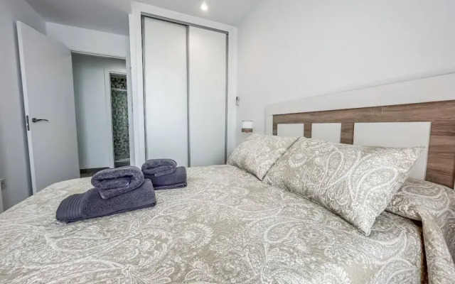 Modern Two Bedroom Apartment With Pool