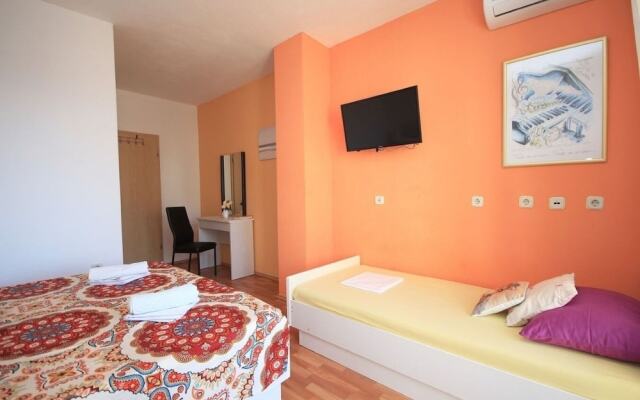 Jovize - Free Parking - R1