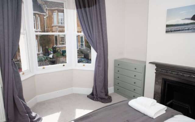 Splendid 3 Bedroom House Near Roman Bath