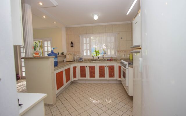 Casa ampla em Bertioga - 2 min. da praia