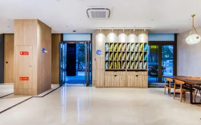 HanTing Premium Hotel (Hangzhou Xiaoshan Jianshe Yilu Subway Station)