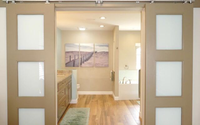 Delightful Home With Pool and Direct Boating Access