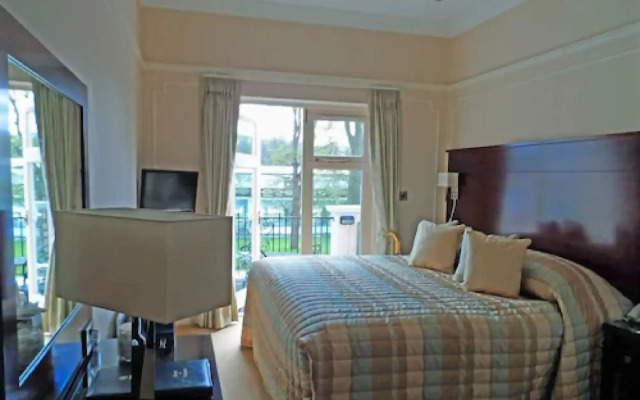 Phyllis Court Members Club