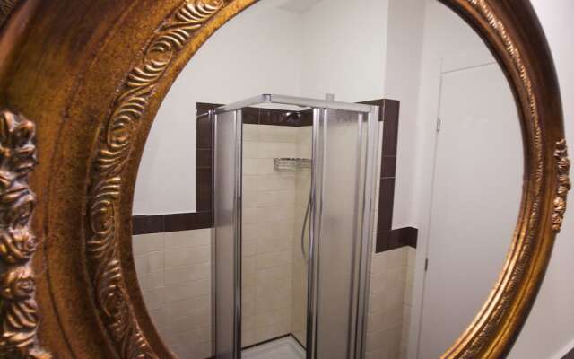 The Golden House Florence Suite